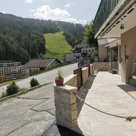 Zirbennest Apartament *